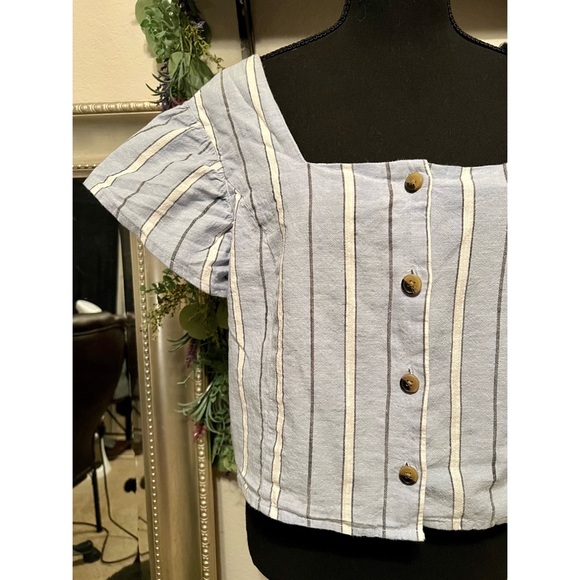 Arizona Jean Co - Blue and White Cottage Core Button Up Crop Top - Picture 2 of 3